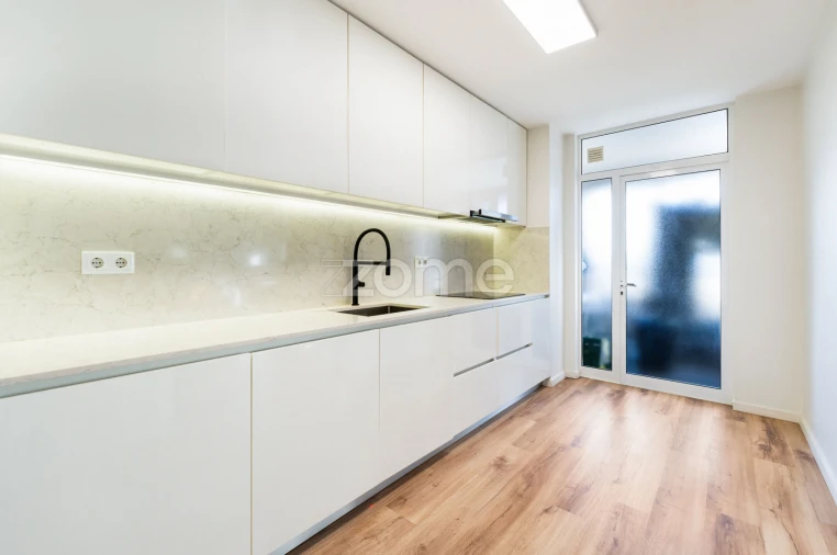 Apartamento T3 para Venda em Custóias, Leça do Balio e Guifões Foto 9