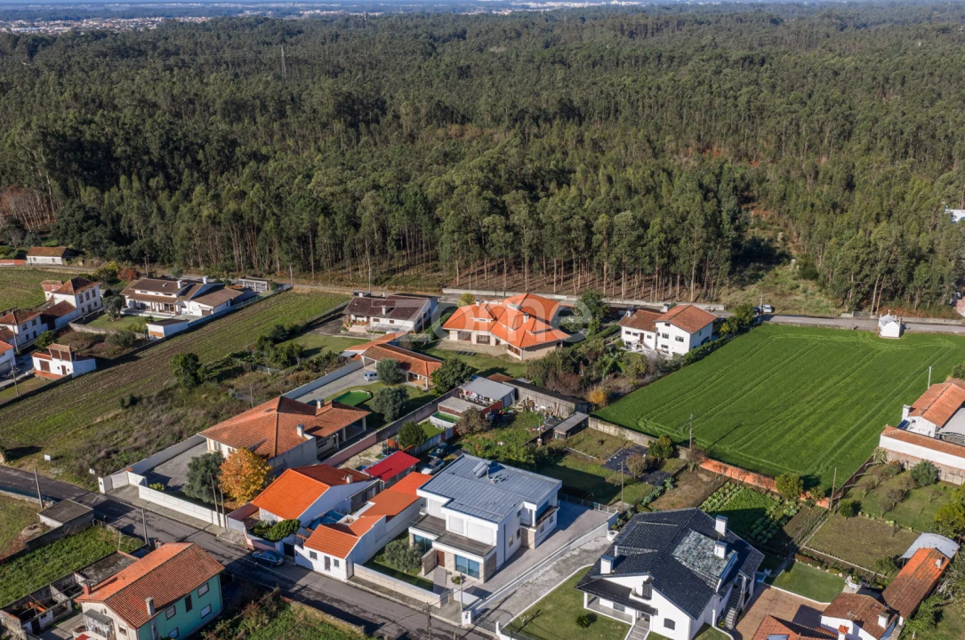 Moradia T4 para Venda em Loureiro Foto 48