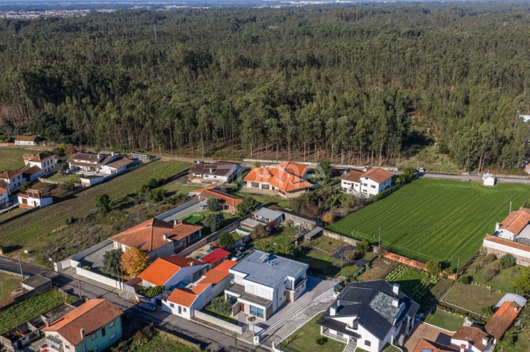 Moradia T4 para Venda em Loureiro Foto 48