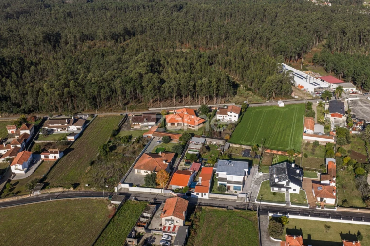 Moradia T4 para Venda em Loureiro Foto 47