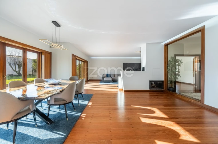 Moradia T4 para Venda em Loureiro Foto 9