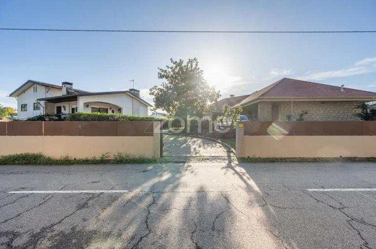 Moradia T4 para Venda em Loureiro Foto 41