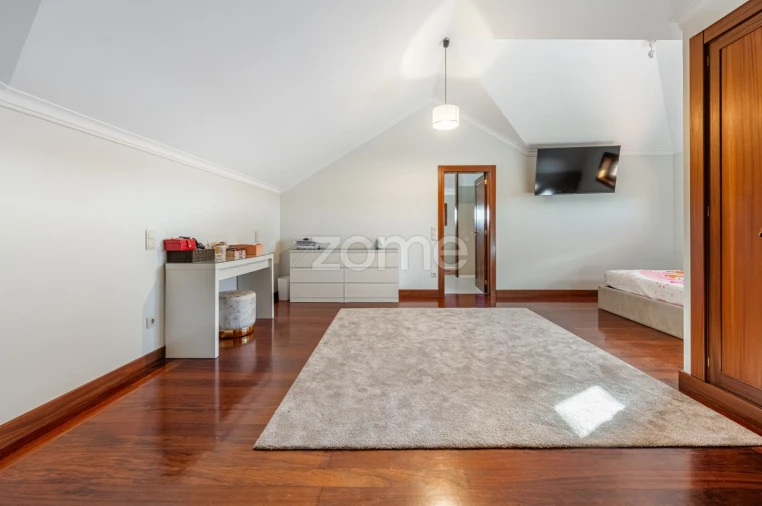 Moradia T4 para Venda em Loureiro Foto 26