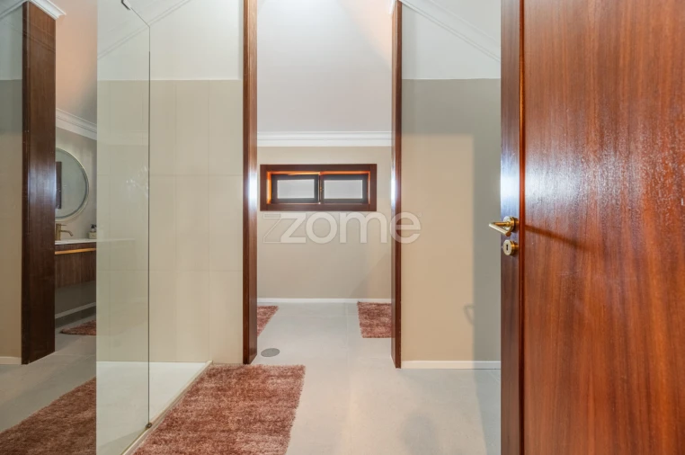 Moradia T4 para Venda em Loureiro Foto 28