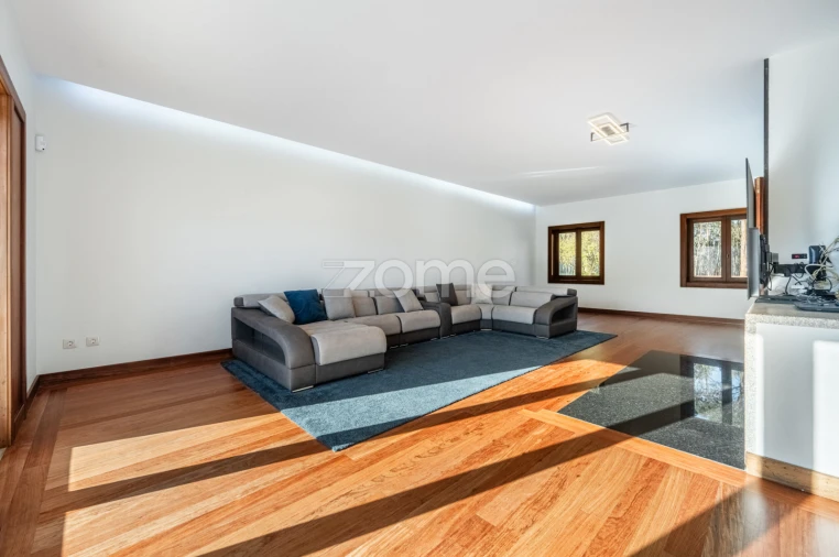 Moradia T4 para Venda em Loureiro Foto 11