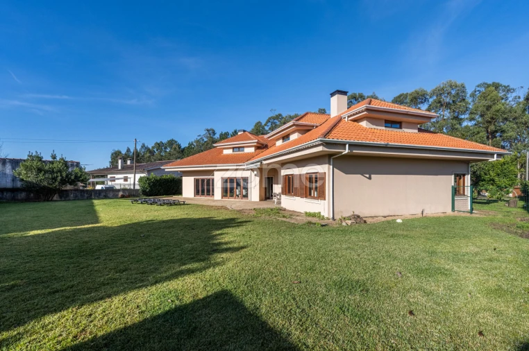 Moradia T4 para Venda em Loureiro Foto 38