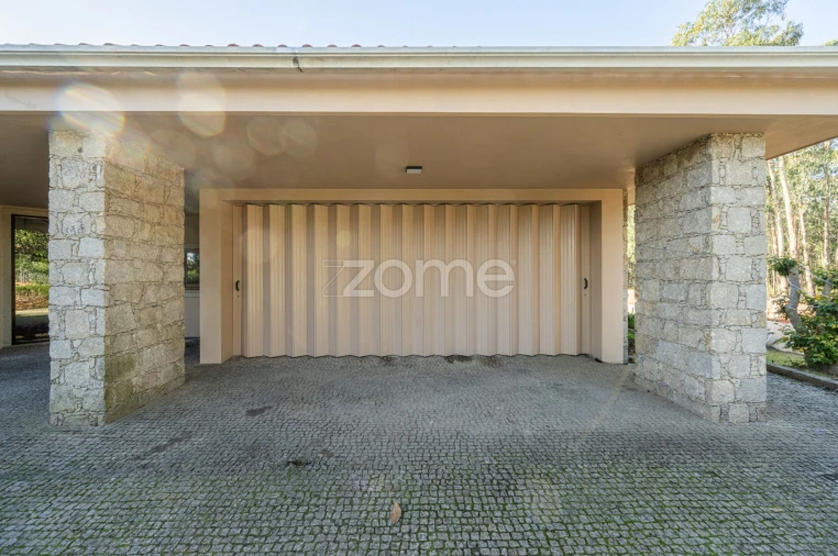 Moradia T4 para Venda em Loureiro Foto 39