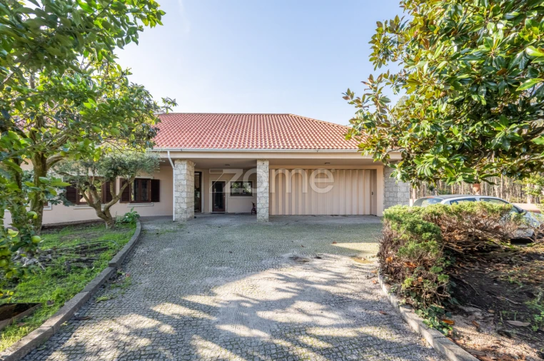 Moradia T4 para Venda em Loureiro Foto 40