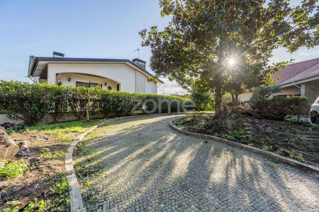 Moradia T4 para Venda em Loureiro Foto 3