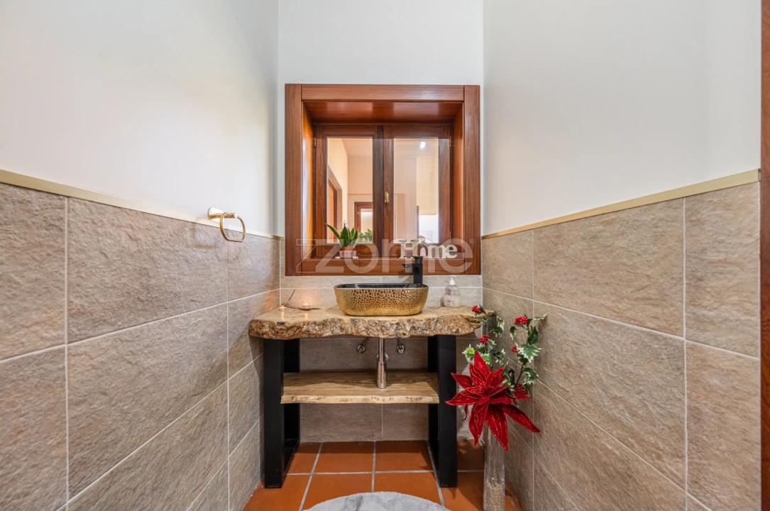 Moradia T4 para Venda em Loureiro Foto 13