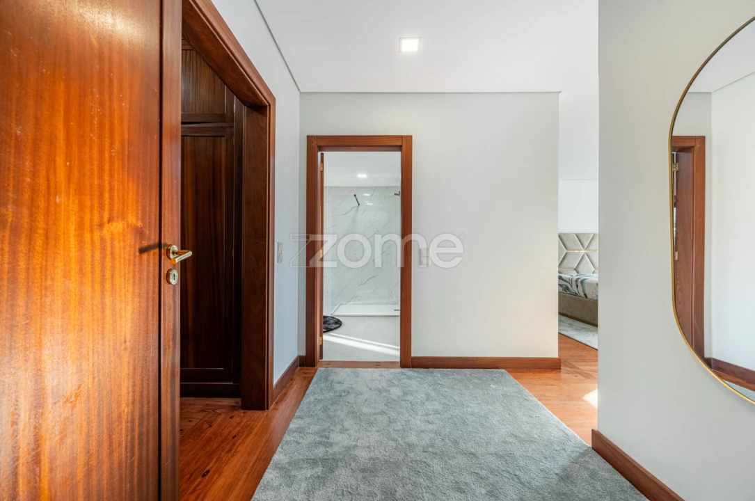 Moradia T4 para Venda em Loureiro Foto 18