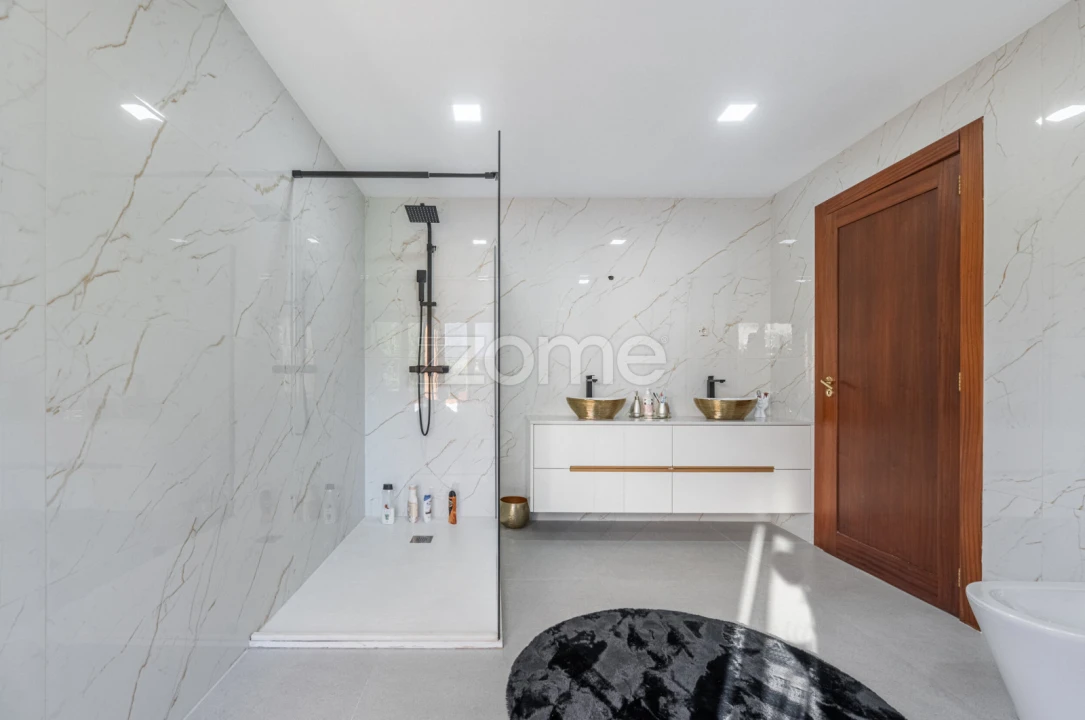 Moradia T4 para Venda em Loureiro Foto 22