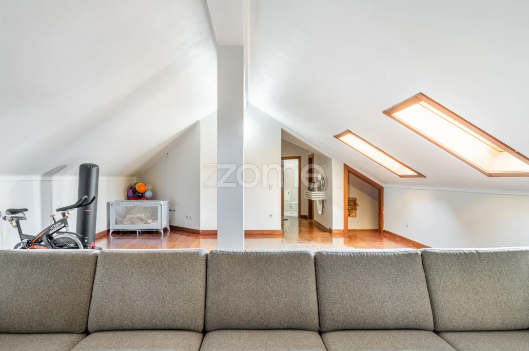 Moradia T4 para Venda em Loureiro Foto 36