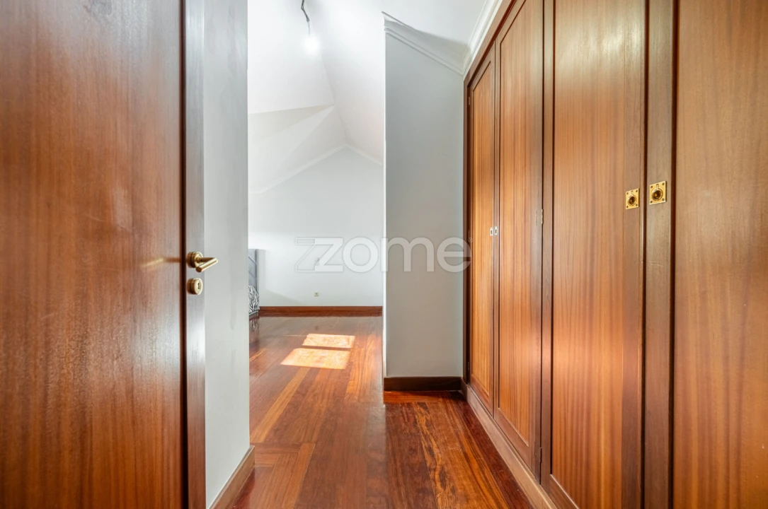 Moradia T4 para Venda em Loureiro Foto 32