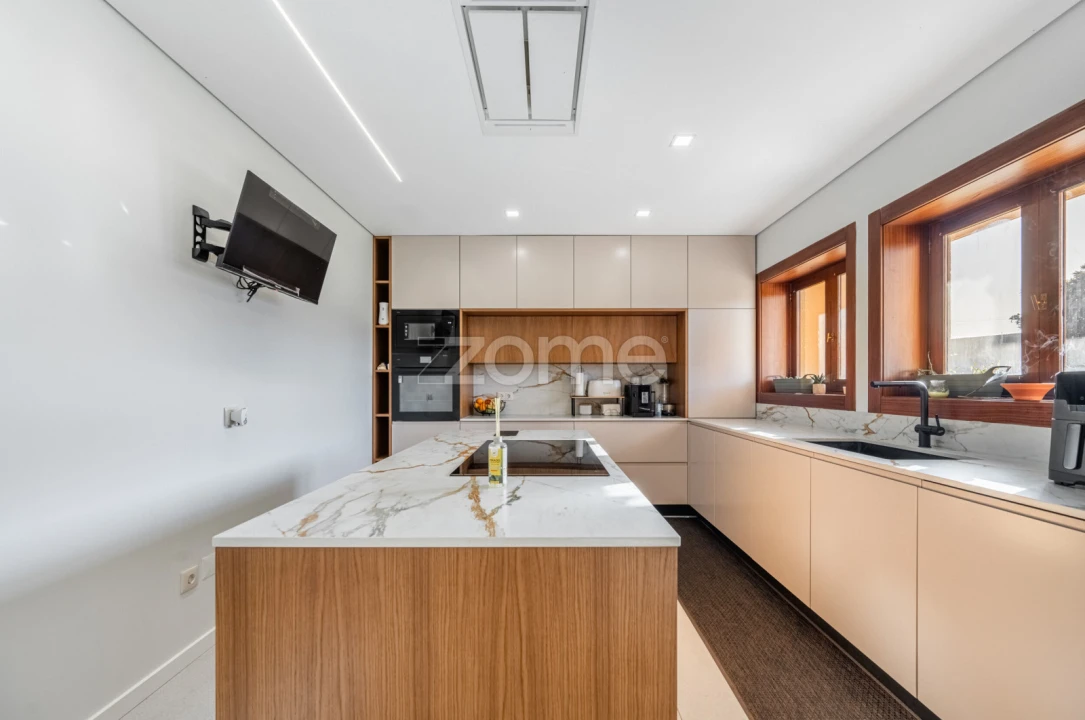 Moradia T4 para Venda em Loureiro Foto 6