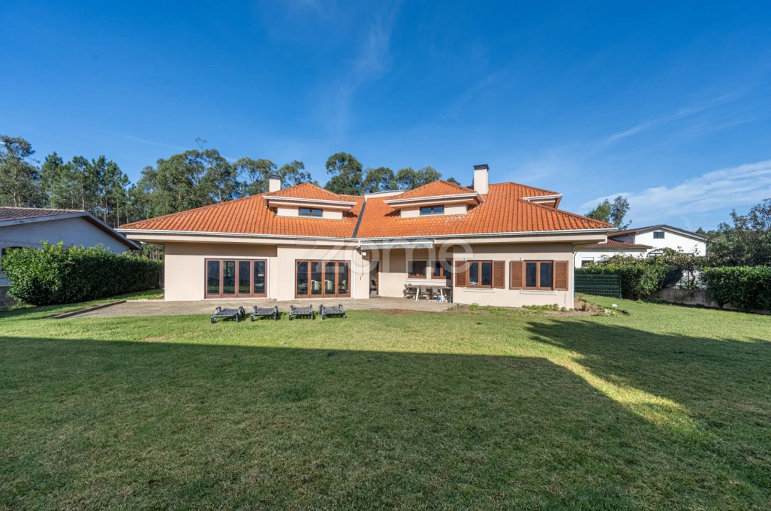 Moradia T4 para Venda em Loureiro Foto 2