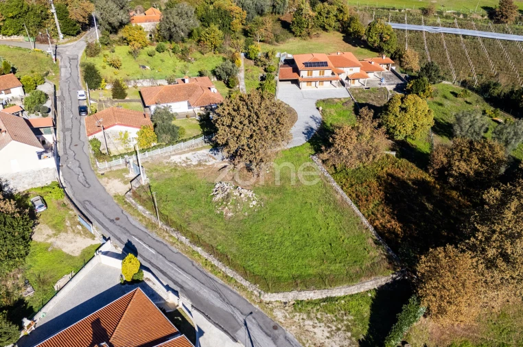 Terreno para Venda em Campos e Louredo