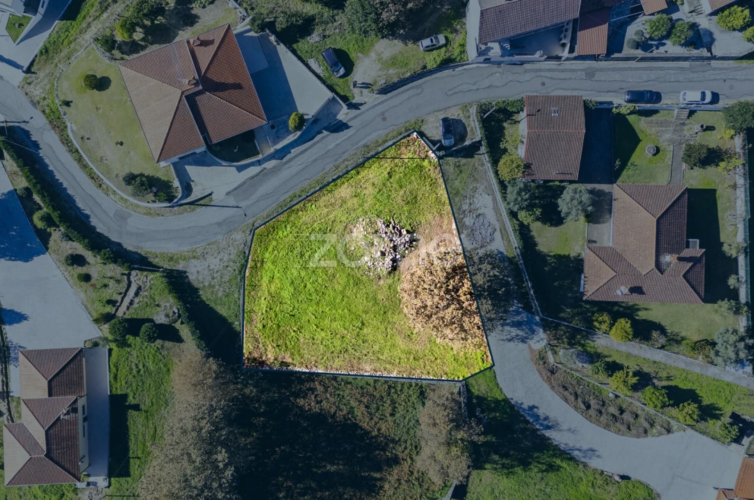 Terreno para Venda em Campos e Louredo Foto 24
