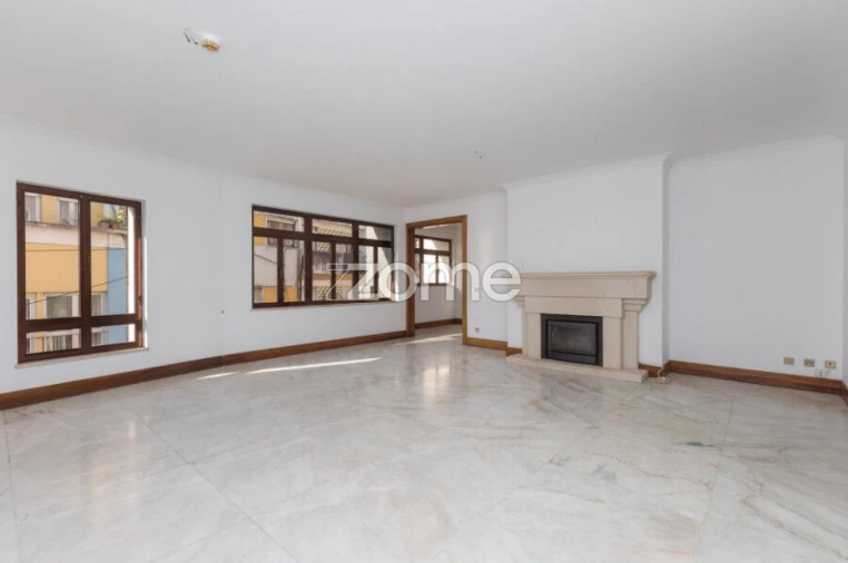 Apartamento T3 para Arrendamento em Sé Nova, Santa Cruz, Almedina e São Bartolomeu Foto 5