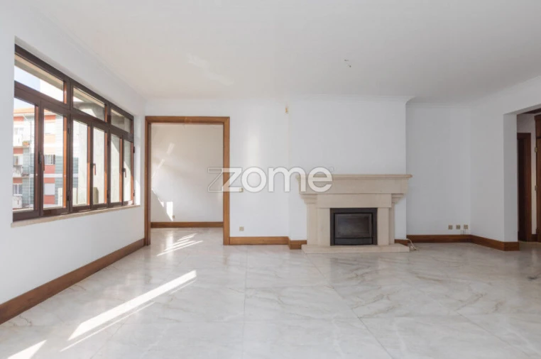 Apartamento T3 para Arrendamento em Sé Nova, Santa Cruz, Almedina e São Bartolomeu Foto 6