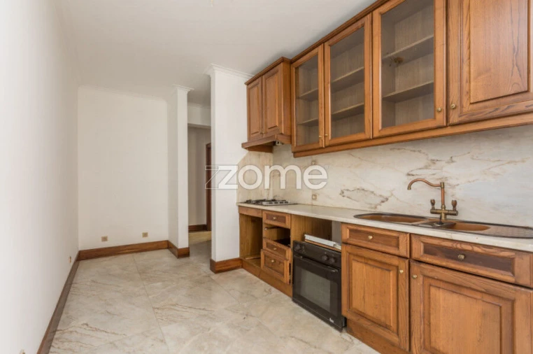 Apartamento T3 para Arrendamento em Sé Nova, Santa Cruz, Almedina e São Bartolomeu Foto 7