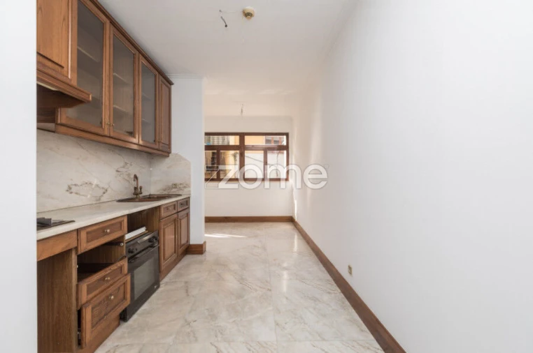 Apartamento T3 para Arrendamento em Sé Nova, Santa Cruz, Almedina e São Bartolomeu Foto 8