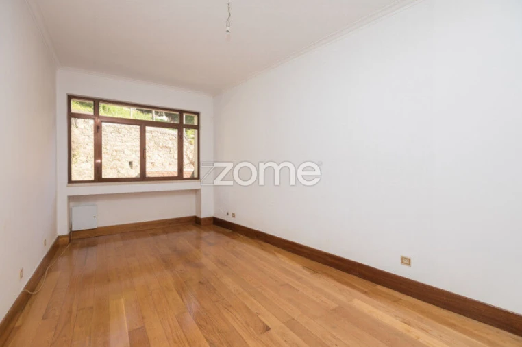 Apartamento T3 para Arrendamento em Sé Nova, Santa Cruz, Almedina e São Bartolomeu Foto 12