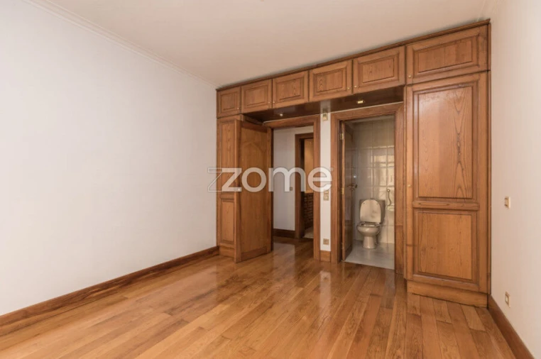 Apartamento T3 para Arrendamento em Sé Nova, Santa Cruz, Almedina e São Bartolomeu Foto 10