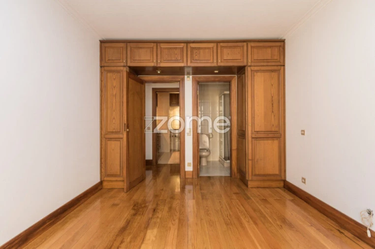 Apartamento T3 para Arrendamento em Sé Nova, Santa Cruz, Almedina e São Bartolomeu Foto 11