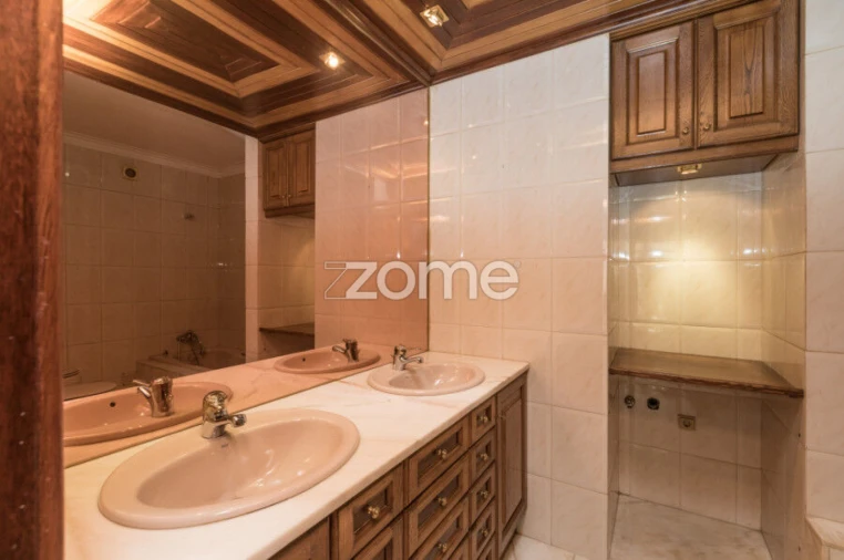 Apartamento T3 para Arrendamento em Sé Nova, Santa Cruz, Almedina e São Bartolomeu Foto 18