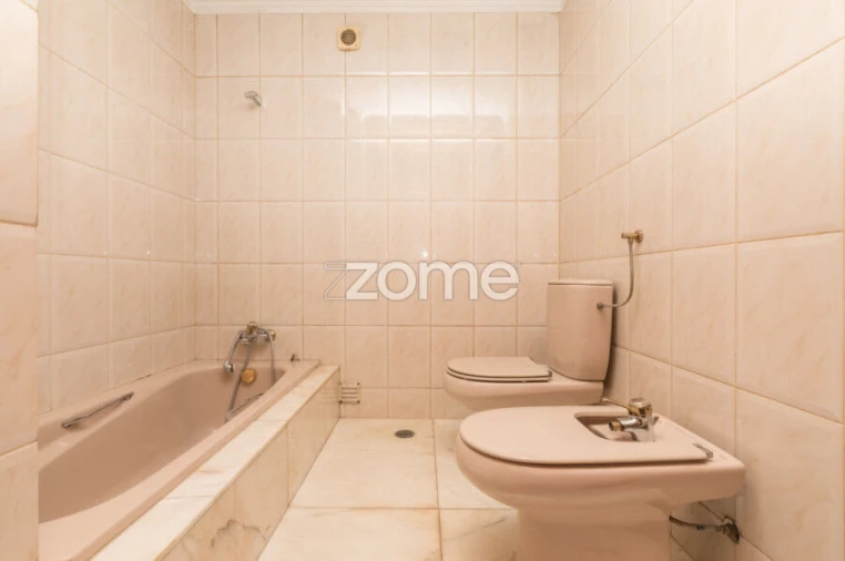 Apartamento T3 para Arrendamento em Sé Nova, Santa Cruz, Almedina e São Bartolomeu Foto 19