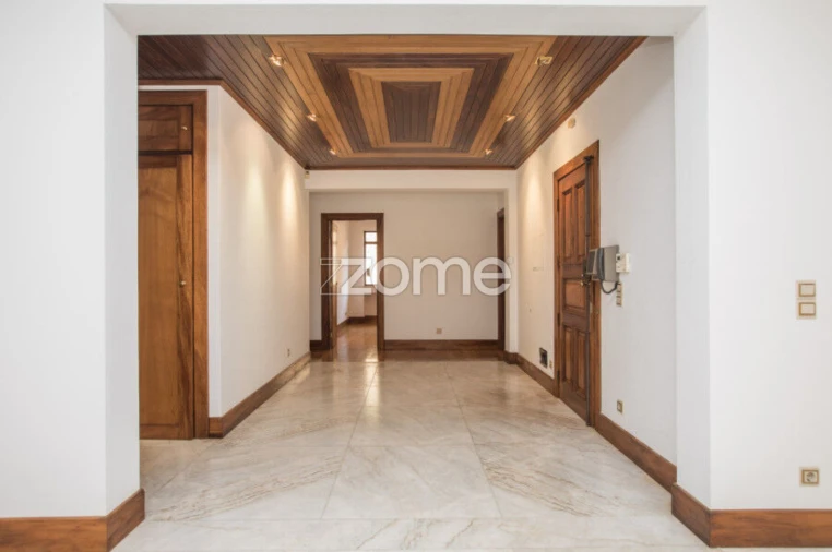 Apartamento T3 para Arrendamento em Sé Nova, Santa Cruz, Almedina e São Bartolomeu Foto 9