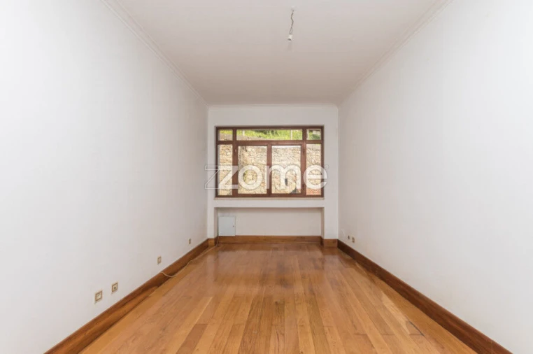 Apartamento T3 para Arrendamento em Sé Nova, Santa Cruz, Almedina e São Bartolomeu Foto 14