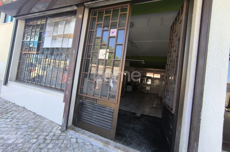 Negócio para Arrendamento em Carnide Foto 1