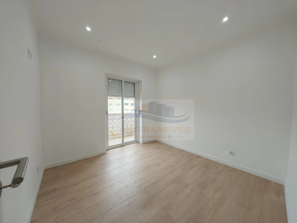 Apartamento T3 para Venda em Falagueira-Venda Nova Foto 8