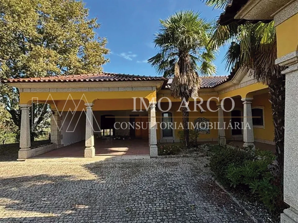 Moradia T5 para Venda em Meinedo Foto 1