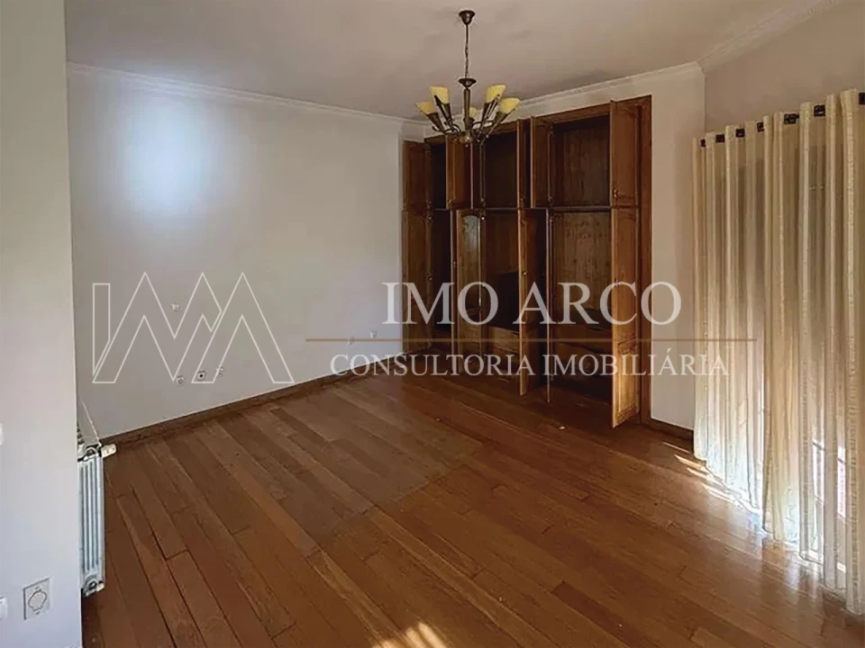 Moradia T5 para Venda em Meinedo Foto 9