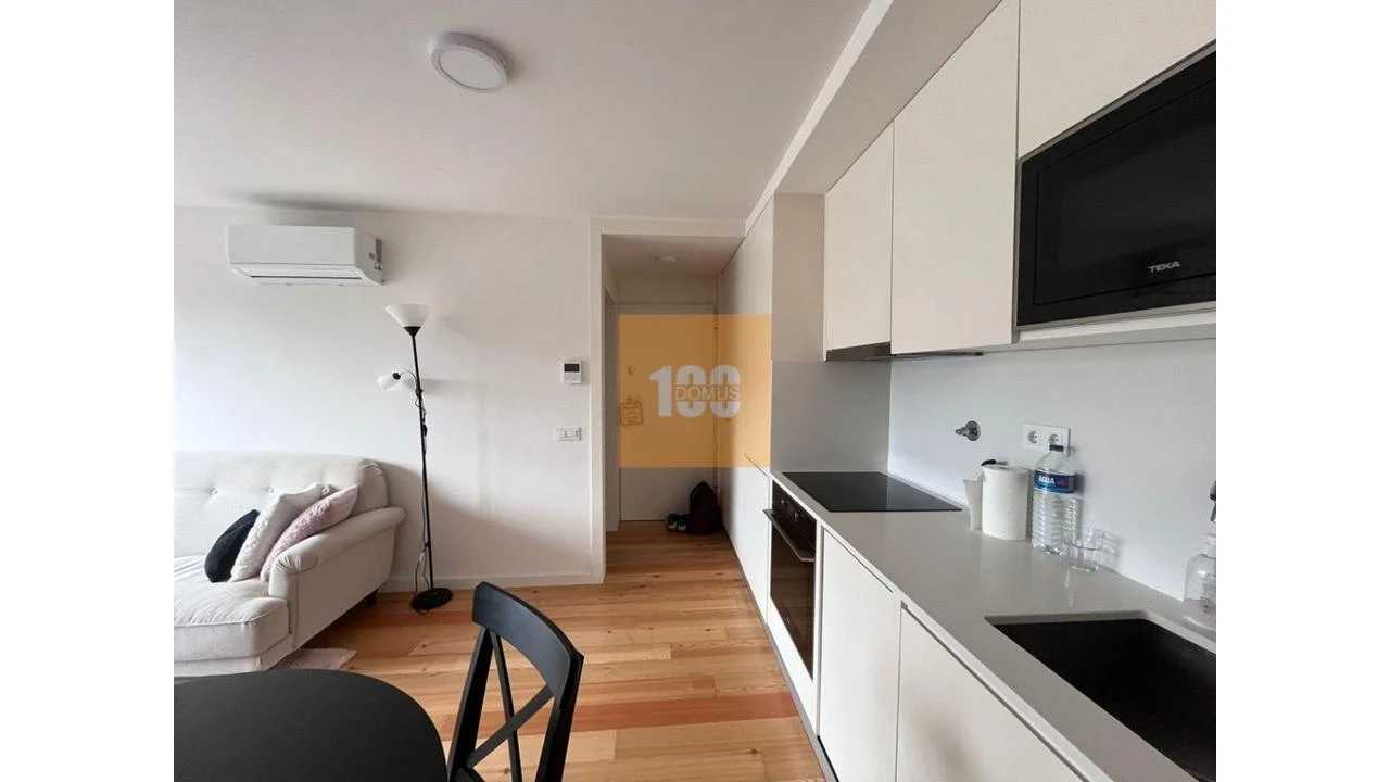 Apartamento T1 para Venda em Cedofeita, Santo Ildefonso, Sé, Miragaia, São Nicolau e Vitória Foto 4
