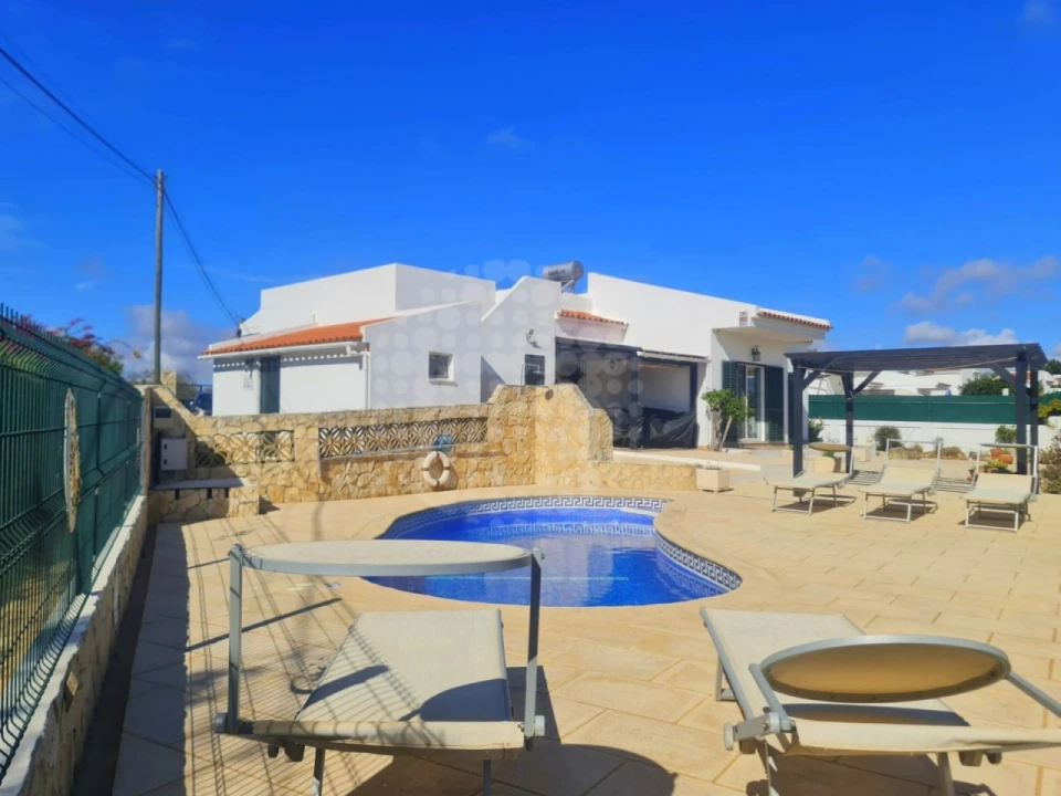 Moradia T3 para Venda em Guia Foto 1