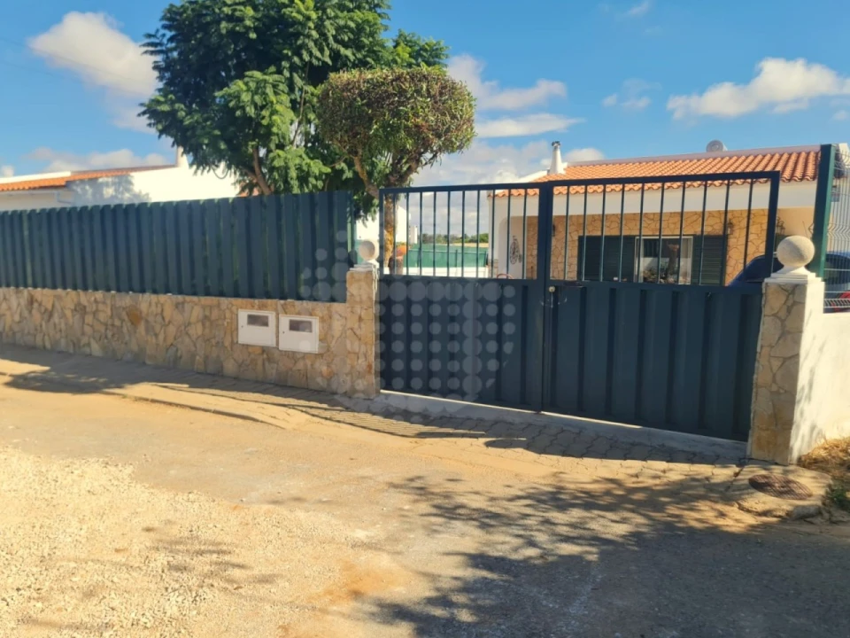 Moradia T3 para Venda em Guia Foto 21