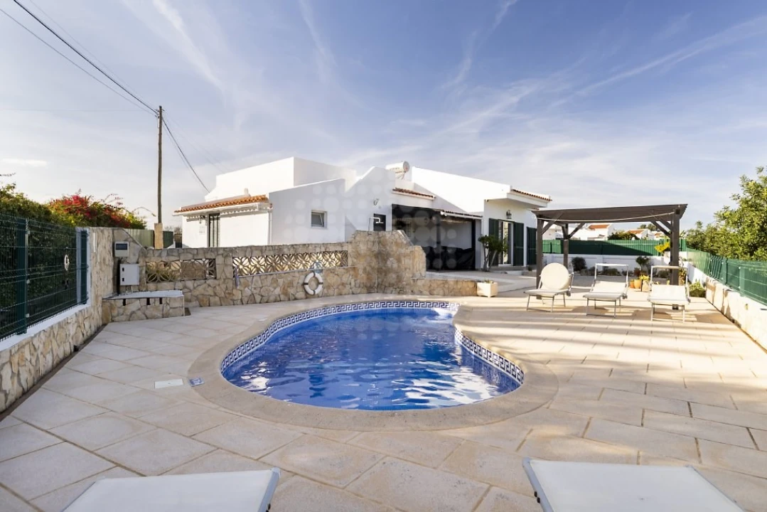 Moradia T3 para Venda em Guia Foto 3