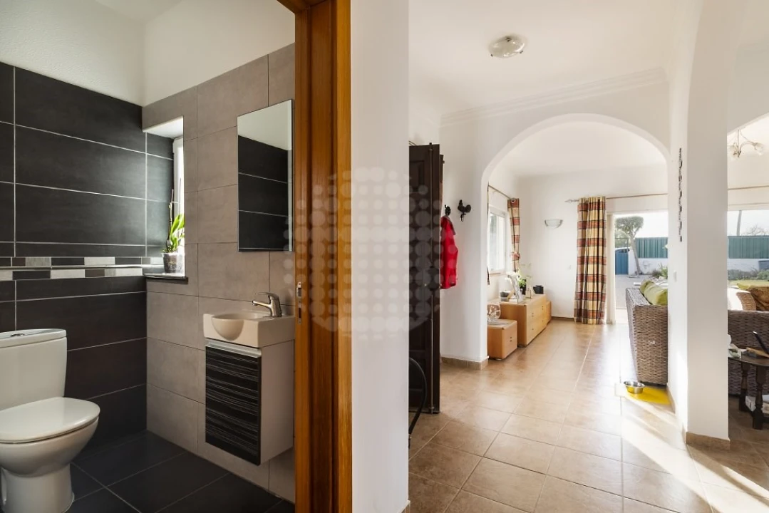 Moradia T3 para Venda em Guia Foto 18