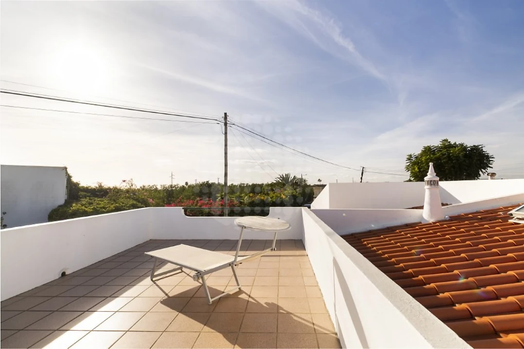 Moradia T3 para Venda em Guia Foto 33