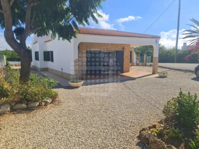 Moradia T3 para Venda em Guia Foto 4