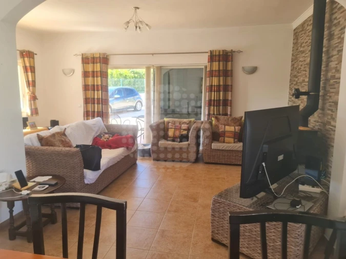 Moradia T3 para Venda em Guia Foto 6