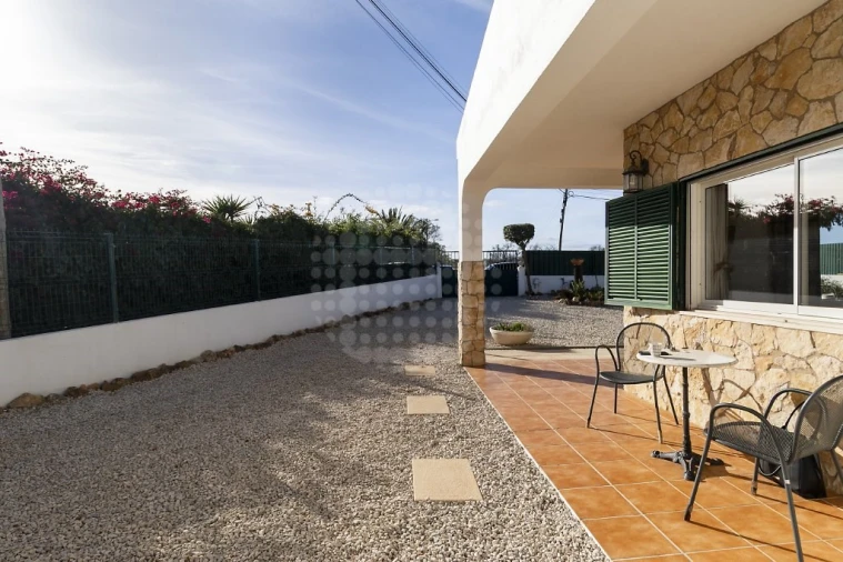 Moradia T3 para Venda em Guia Foto 4