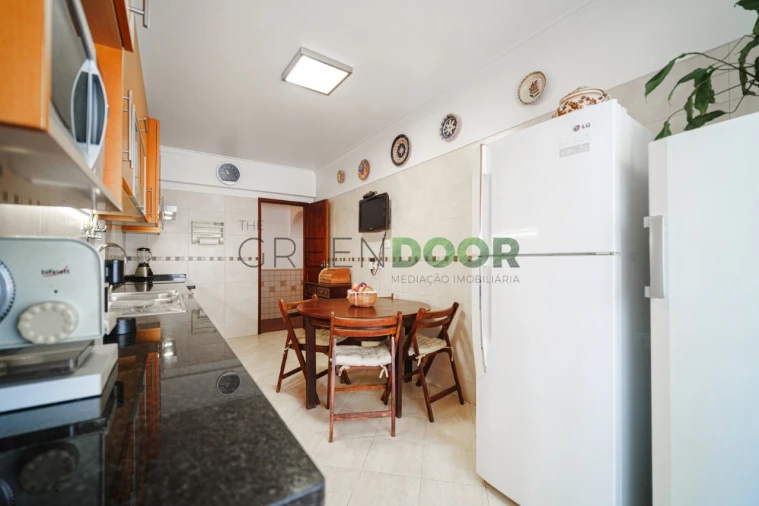 Apartamento T2 para Venda em Queluz e Belas Foto 4