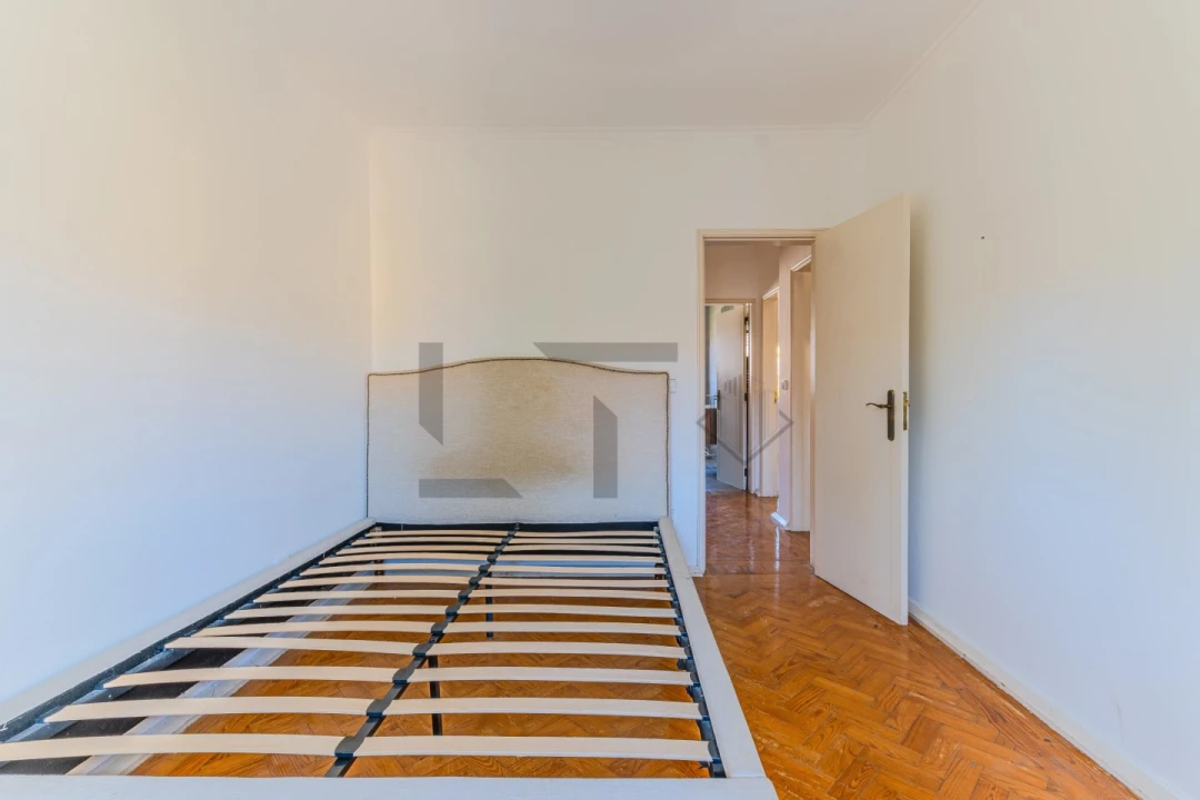 Apartamento T4 para Venda em Alvalade Foto 9