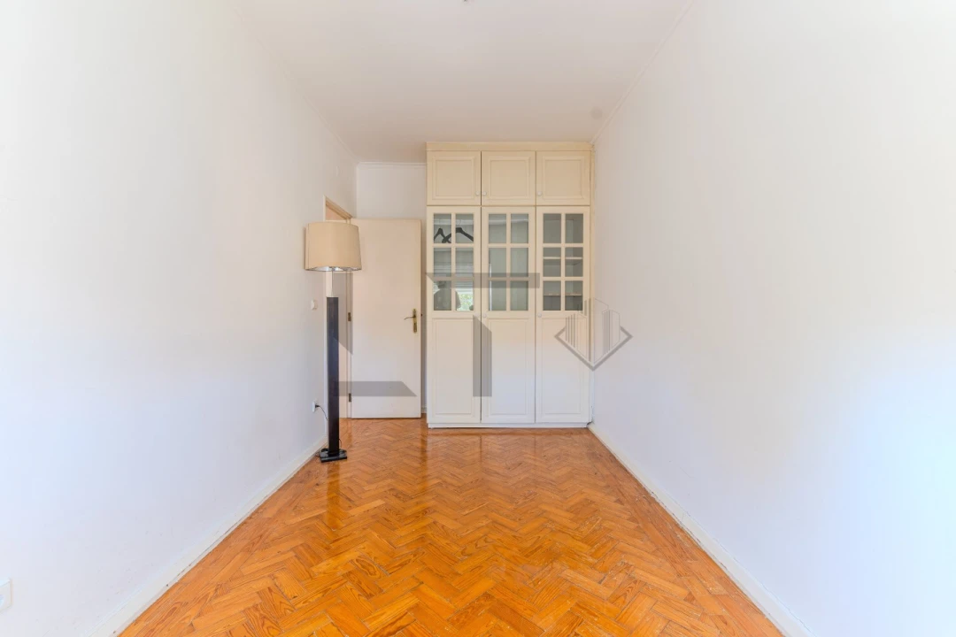 Apartamento T4 para Venda em Alvalade Foto 13