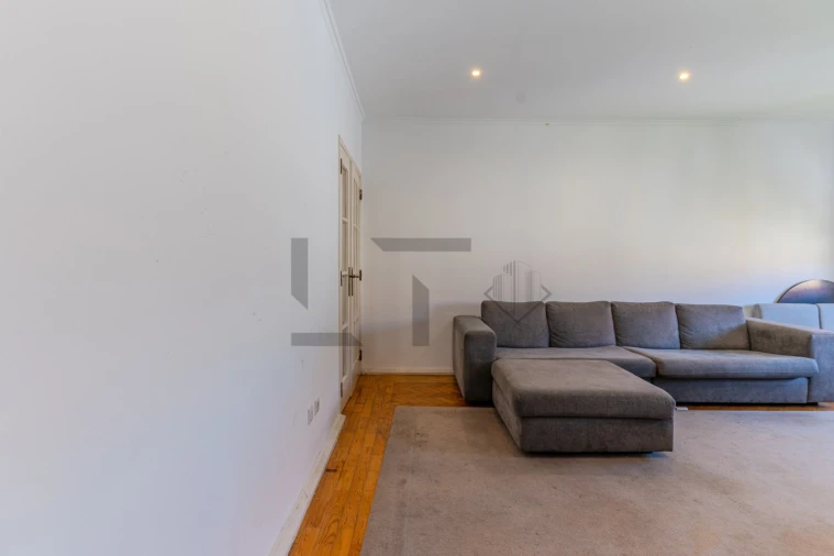 Apartamento T4 para Venda em Alvalade Foto 2